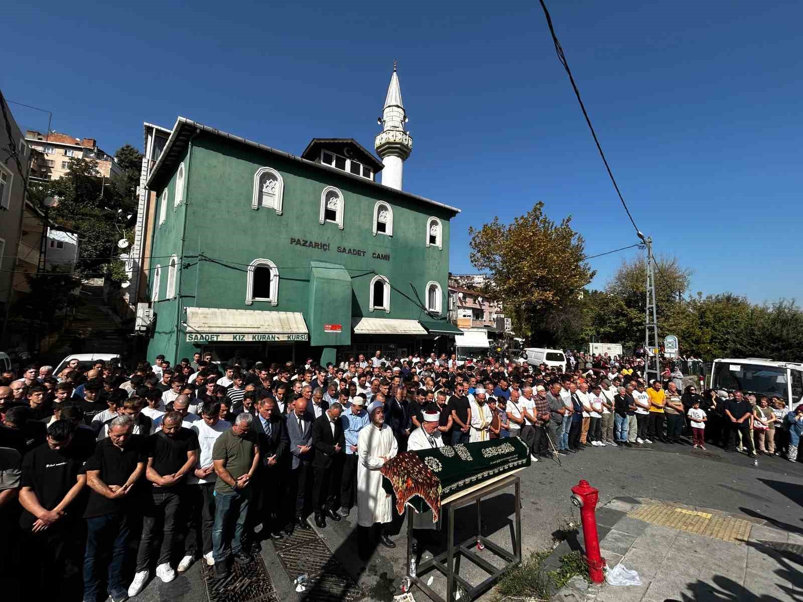 Eyüpsultan’da boğazı kesilerek öldürülen Ayşenur Halil, son yolculuğuna uğurlandı
