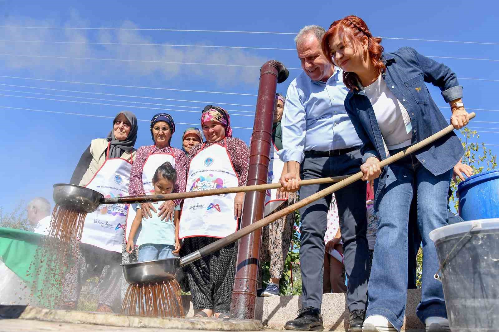 Başkan Seçer, Silifke’de ’Bağ Bozumu Şenliği’ne katıldı
