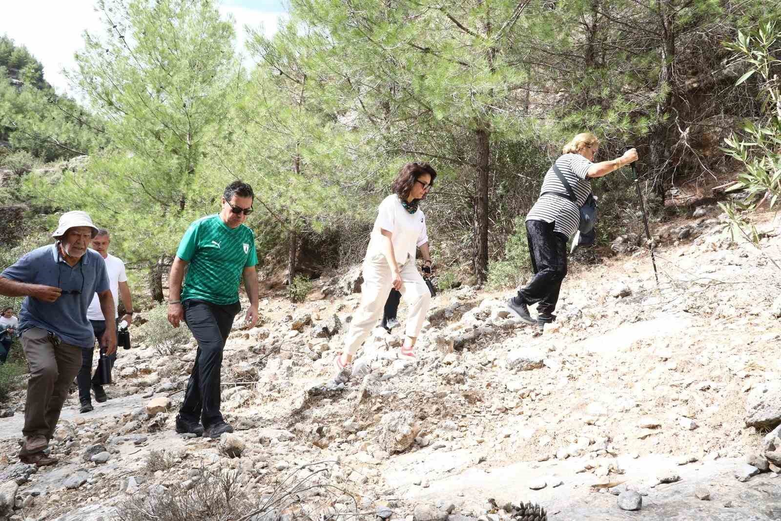 Yüzlerce doğasever, Değirmendere Kanyonu’na yürüdü
