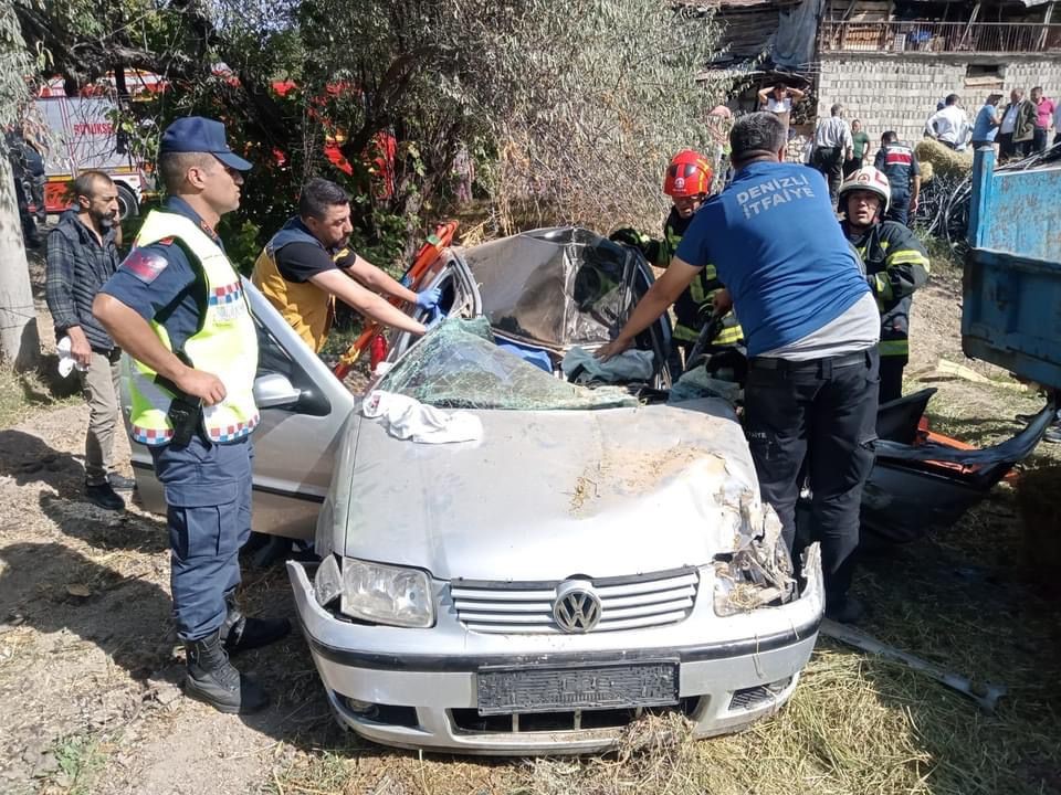 Kontrolden çıkan otomobil römorka çarpıp şarampole uçtu; 2 yaralı
