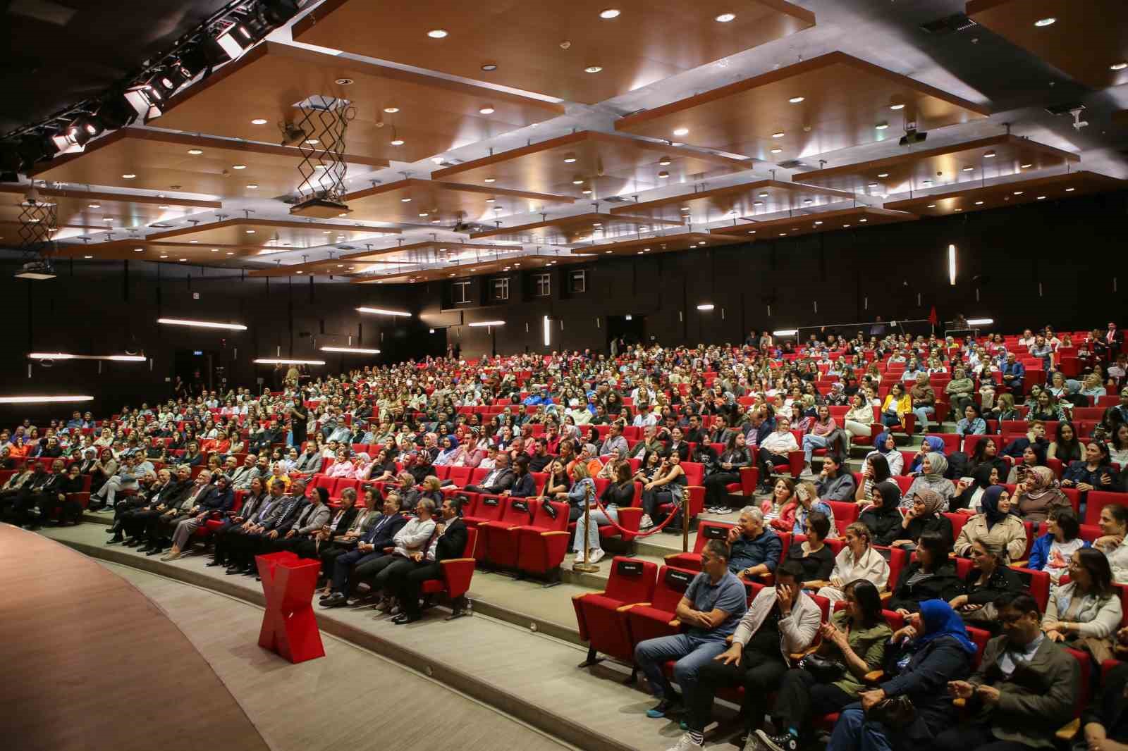 Eğitime farklı bir bakış açısı  TEDXErciyesKoleji etkinlikleri 
