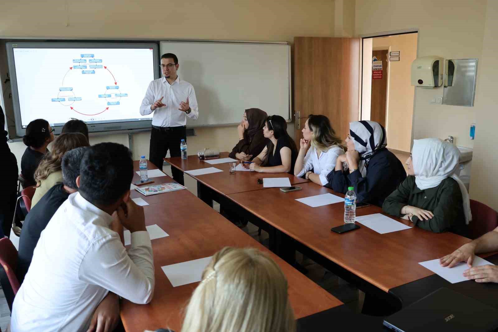 HKÜ’den ‘Birlikte Yeniden Yeşermek’ konferansı
