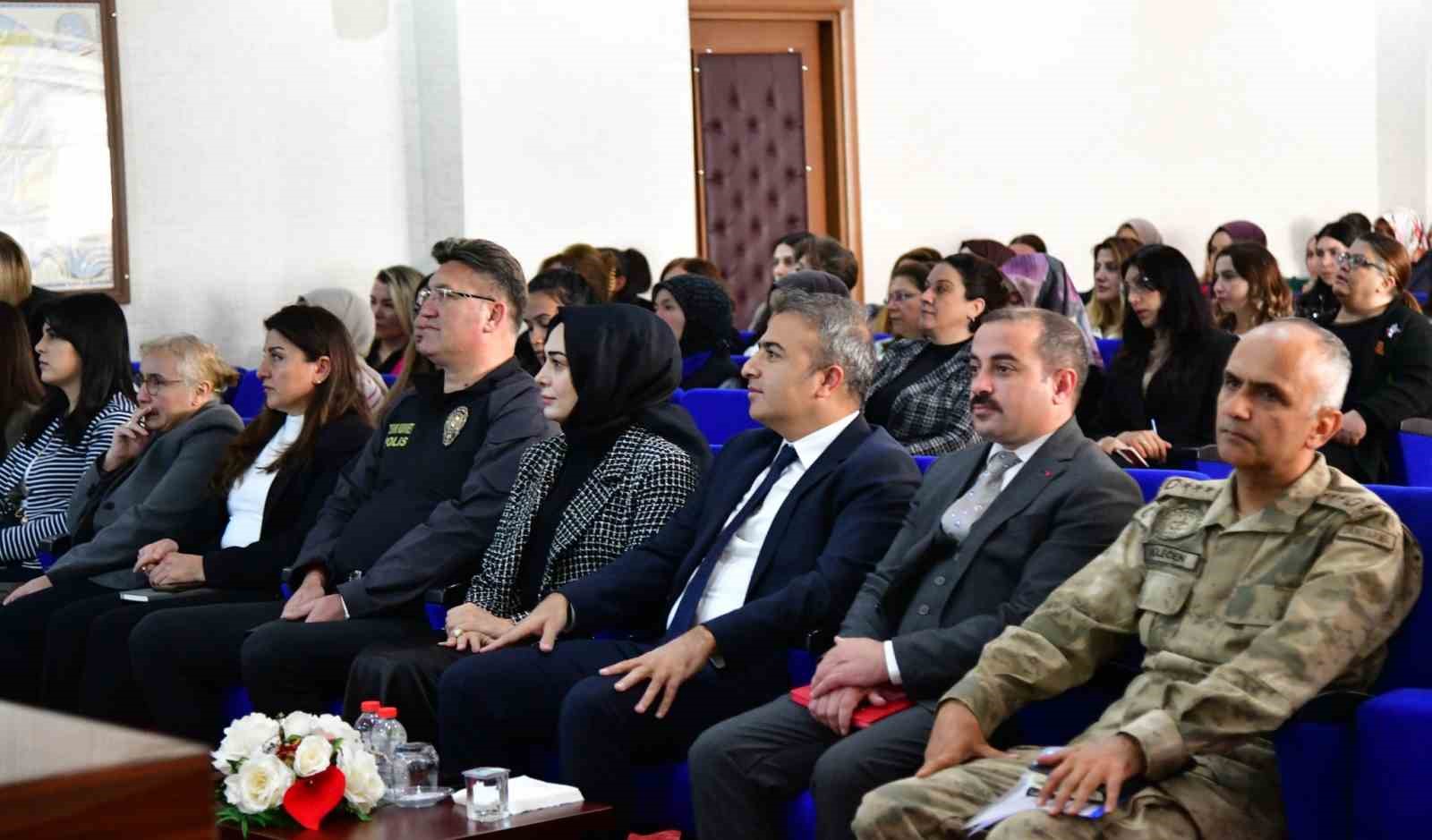 Ardahan’da  En İyi Narkotik Polisi Anne  Semineri
