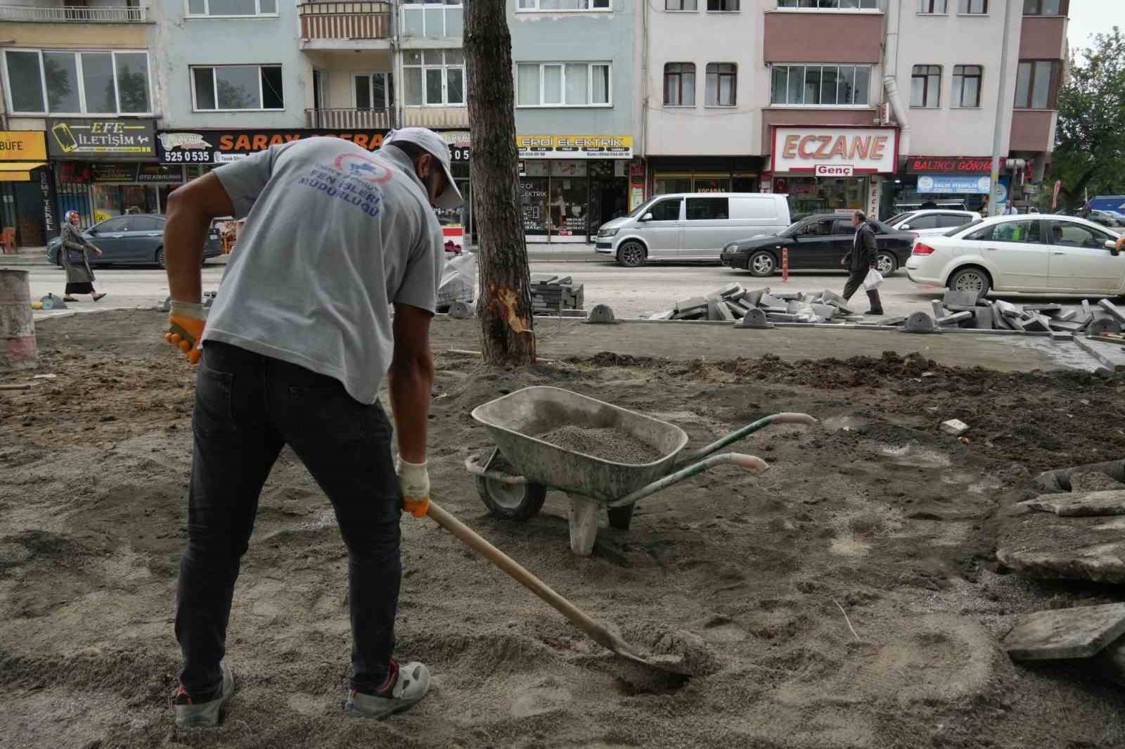 Küçüksu parkında yenileme sürüyor
