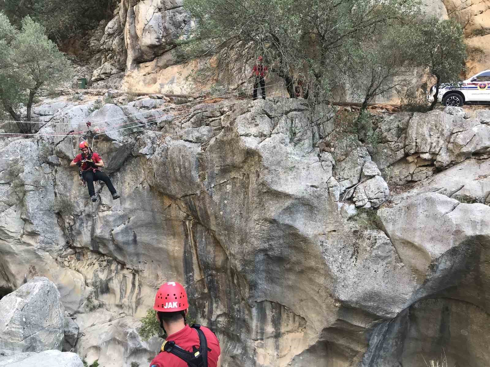 Jandarma ekiplerinden arama kurtarma tatbikatı
