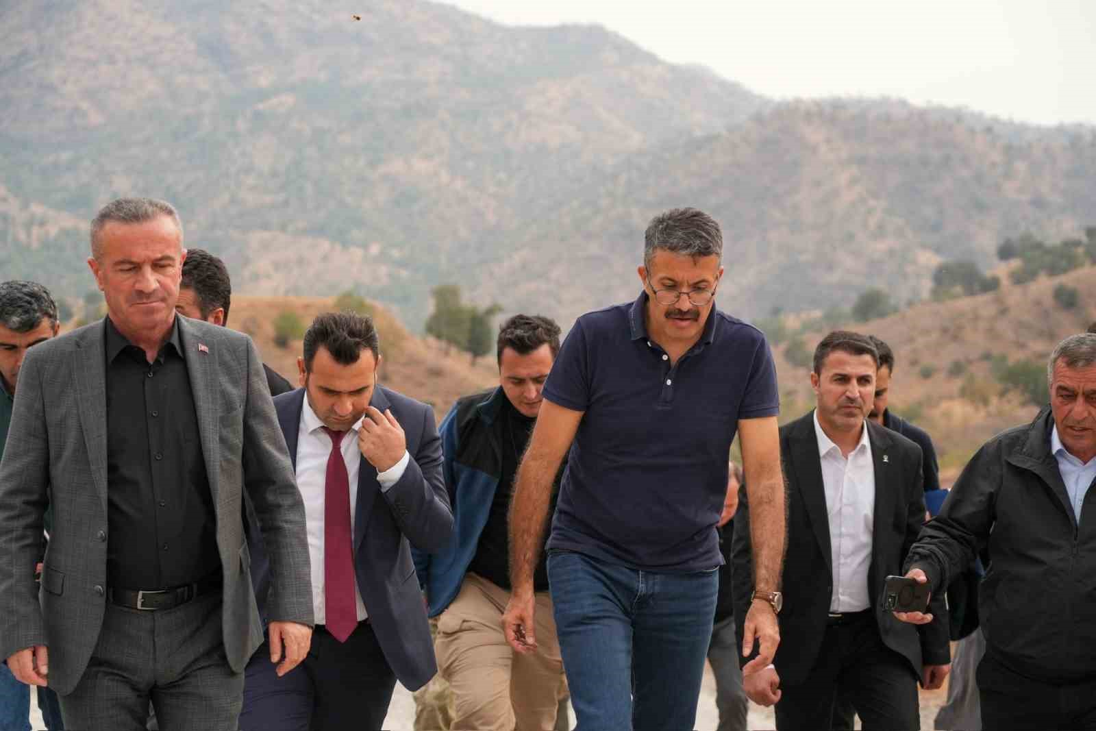 Vali Çelik, Irak sınırında incelemelerde bulundu
