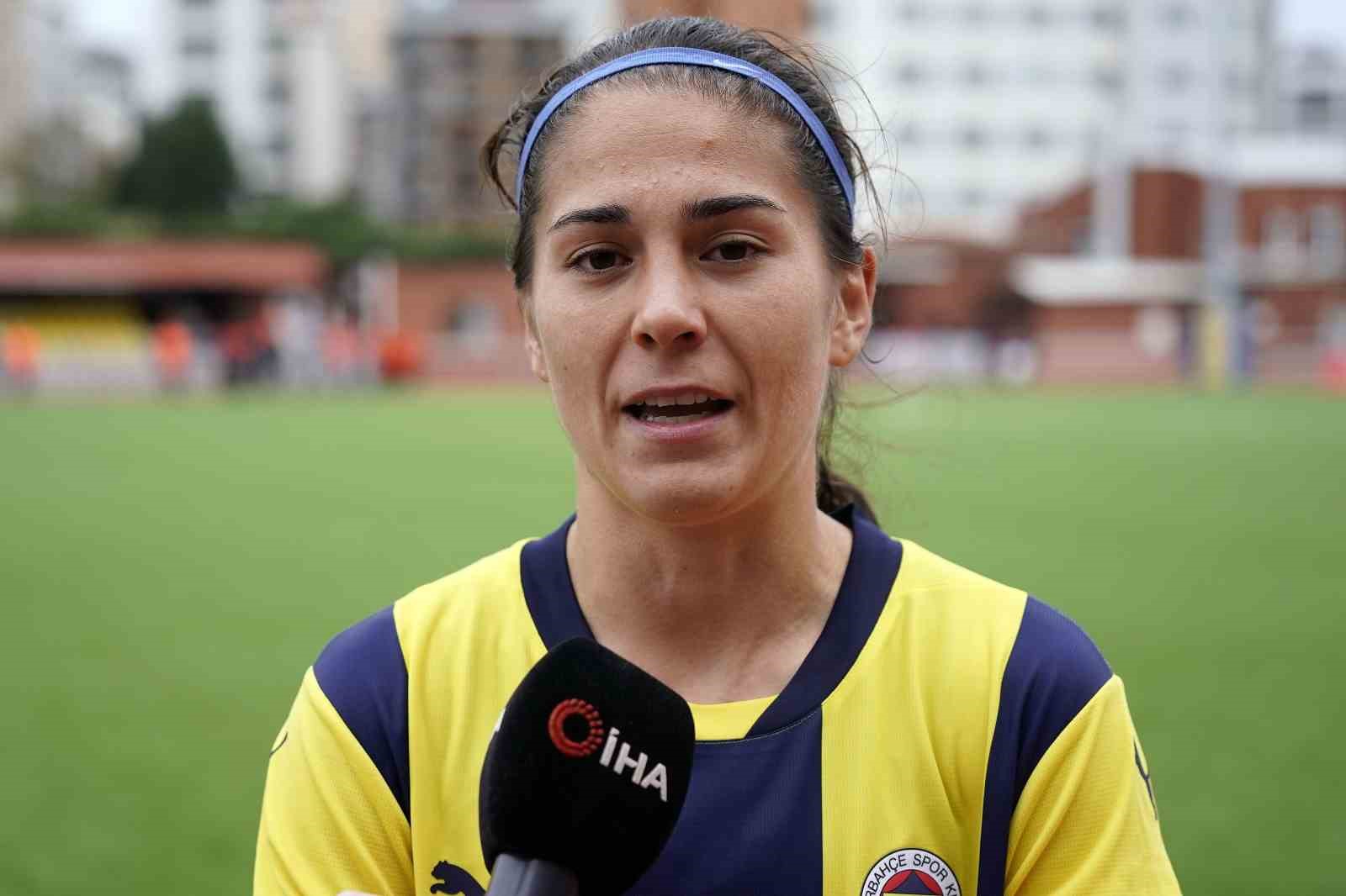 Busem Şeker:  Fenerbahçelilerin bayramı kutlu olsun 
