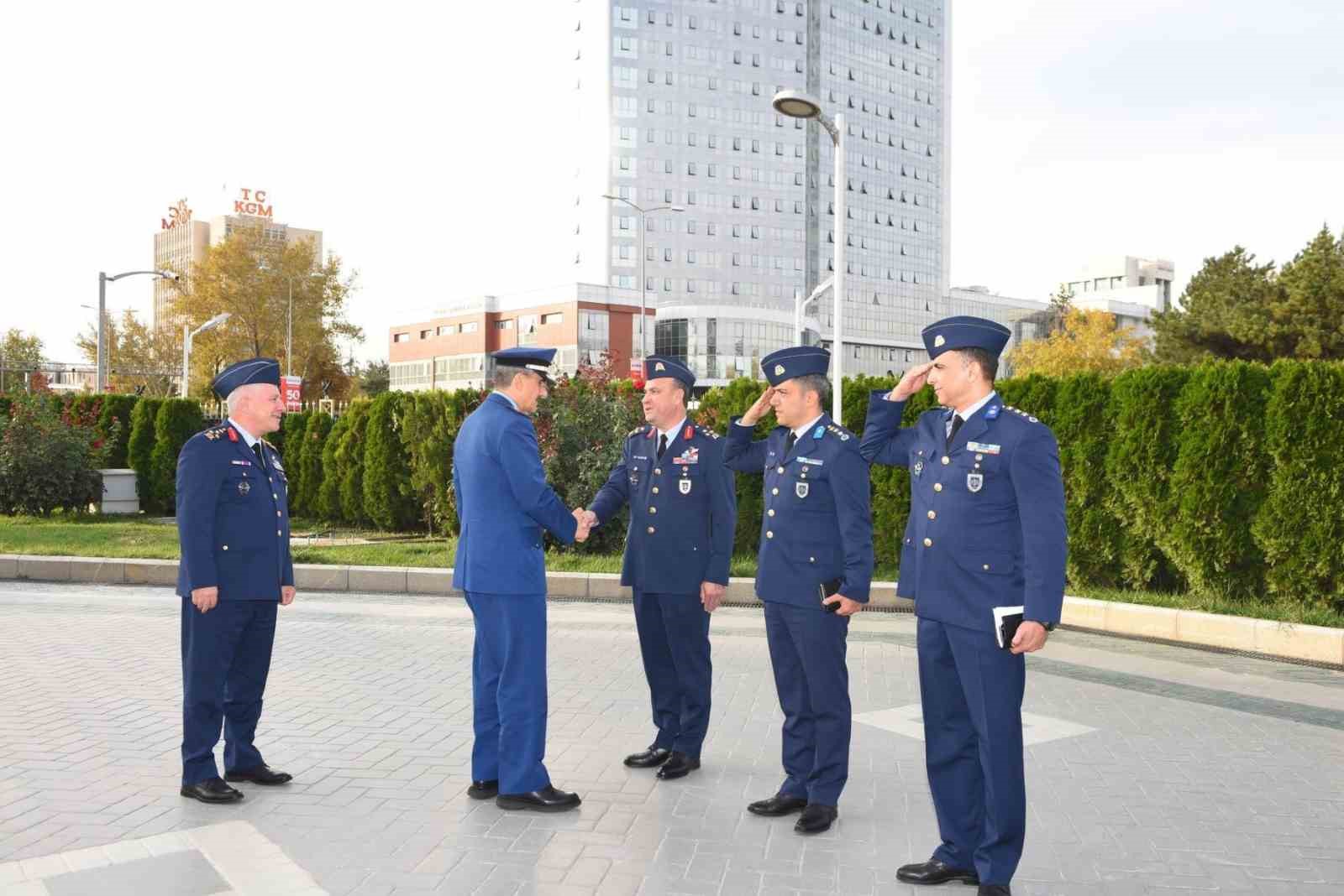 Suudi Arabistan Hava Kuvvetleri Komutanı Al Saud, Hava Kuvvetleri Komutanlığı Karargâhı’nı ziyaret etti
