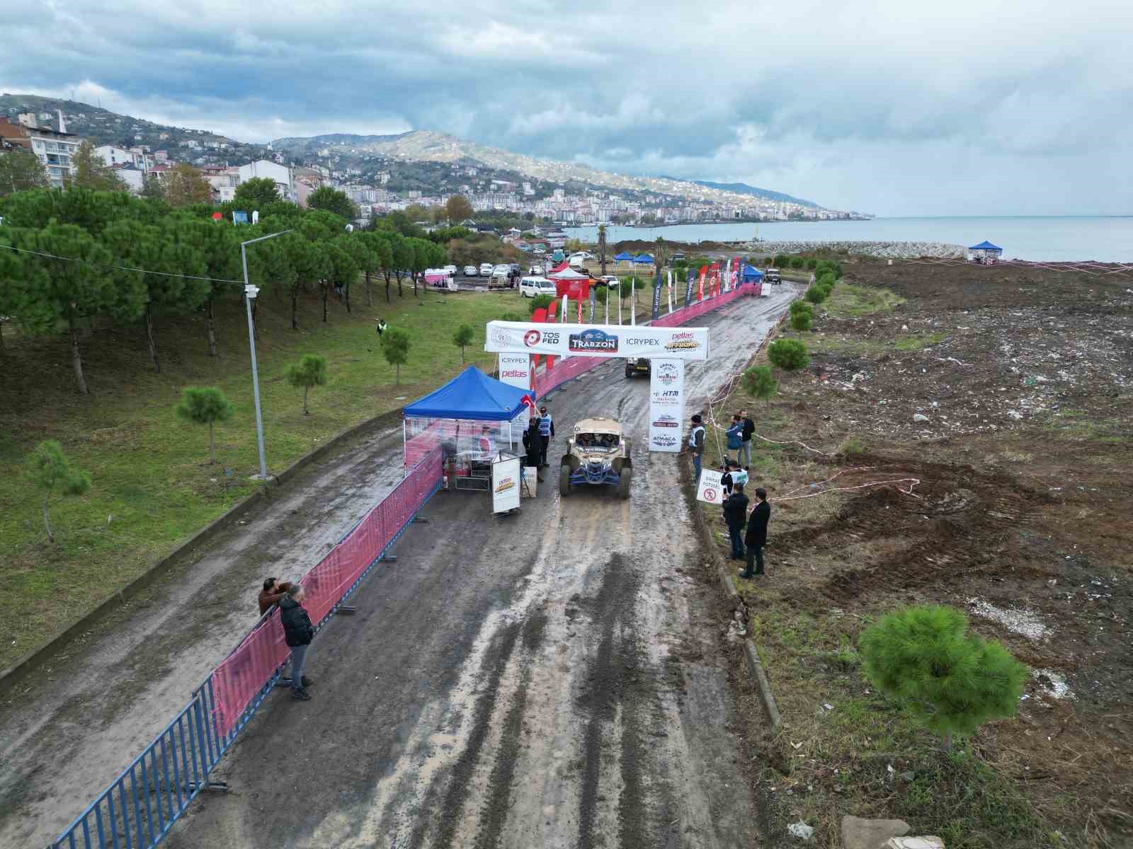 Deniz kenarında yapılan zorlu Off-Road yarışları nefesleri kesti
