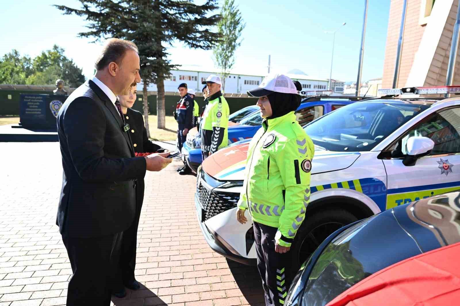 Isparta’da emniyet ve jandarma teşkilatına 11 araç
