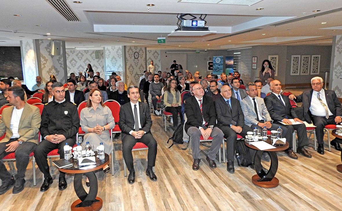  Çeşme Yarımadası Deniz Çevresi Sorunları ve Çözümleri Çalıştayı  gerçekleştirildi
