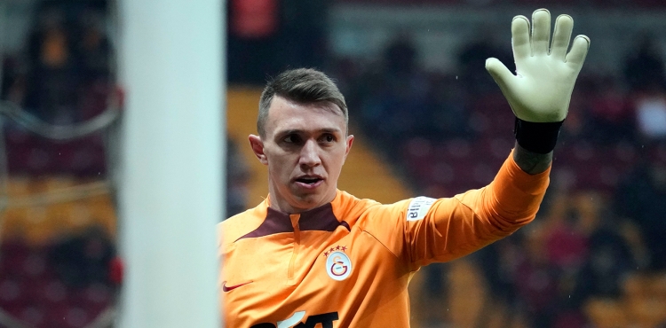 Galatasaray'da Bir Devir Sona Eriyor! Muslera'nın Yerine Yıldız Kaleci Geliyor!