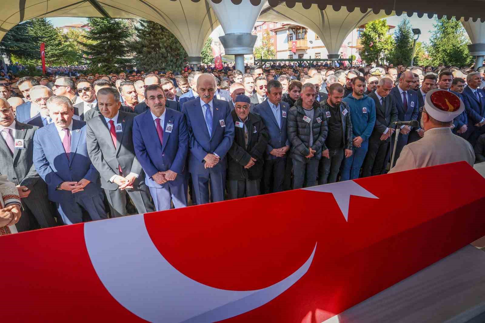 Şehit taksici Murat Aslan son yolculuğuna uğurlandı
