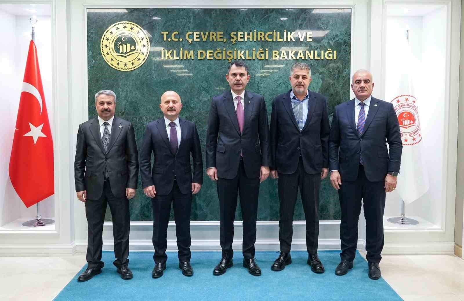 Vali Varol ve milletvekilleri Bakan Kurum ile bir araya geldi
