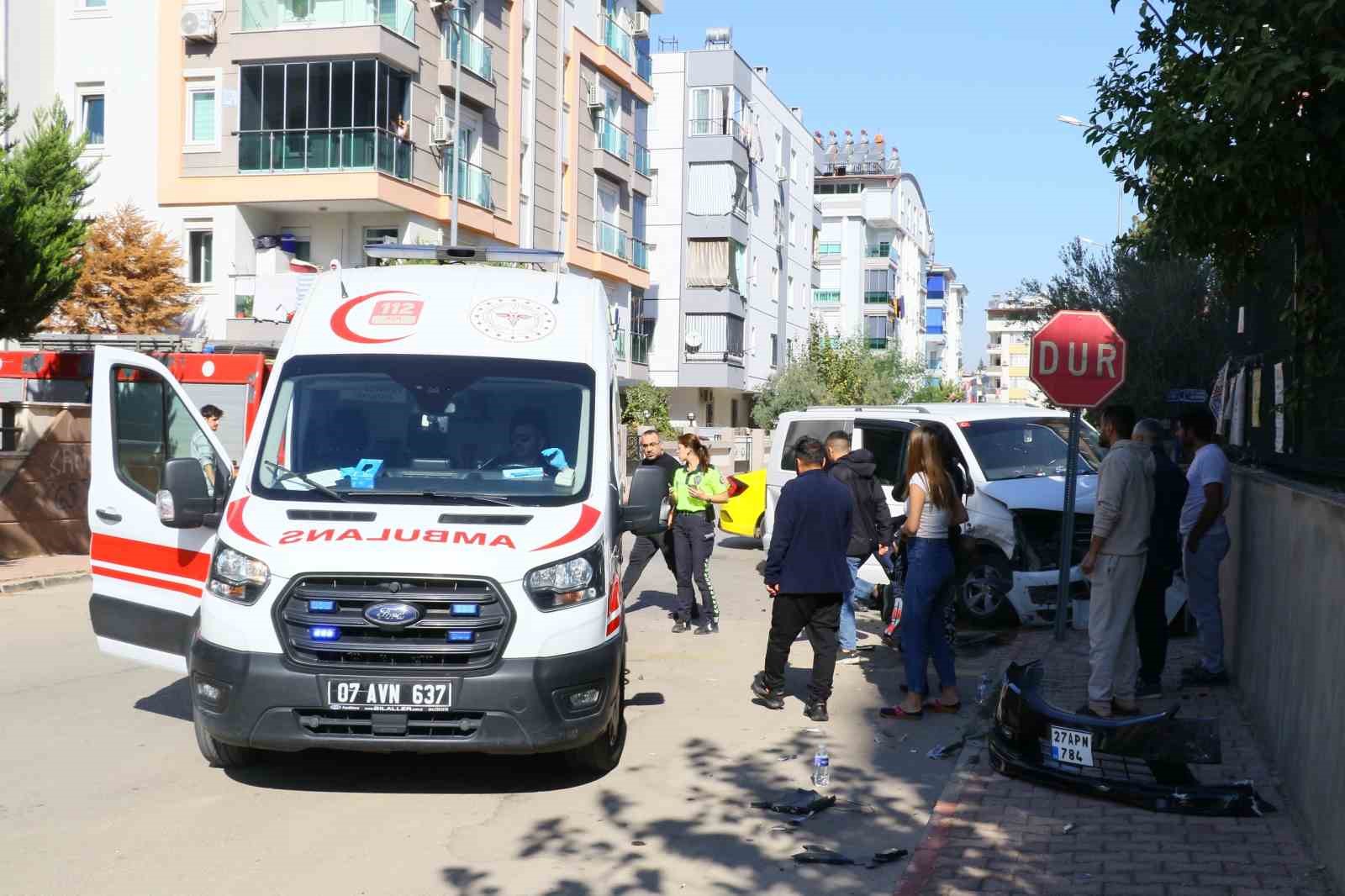 Mahalleli isyan etti:  Dur tabelasını takan yok 
