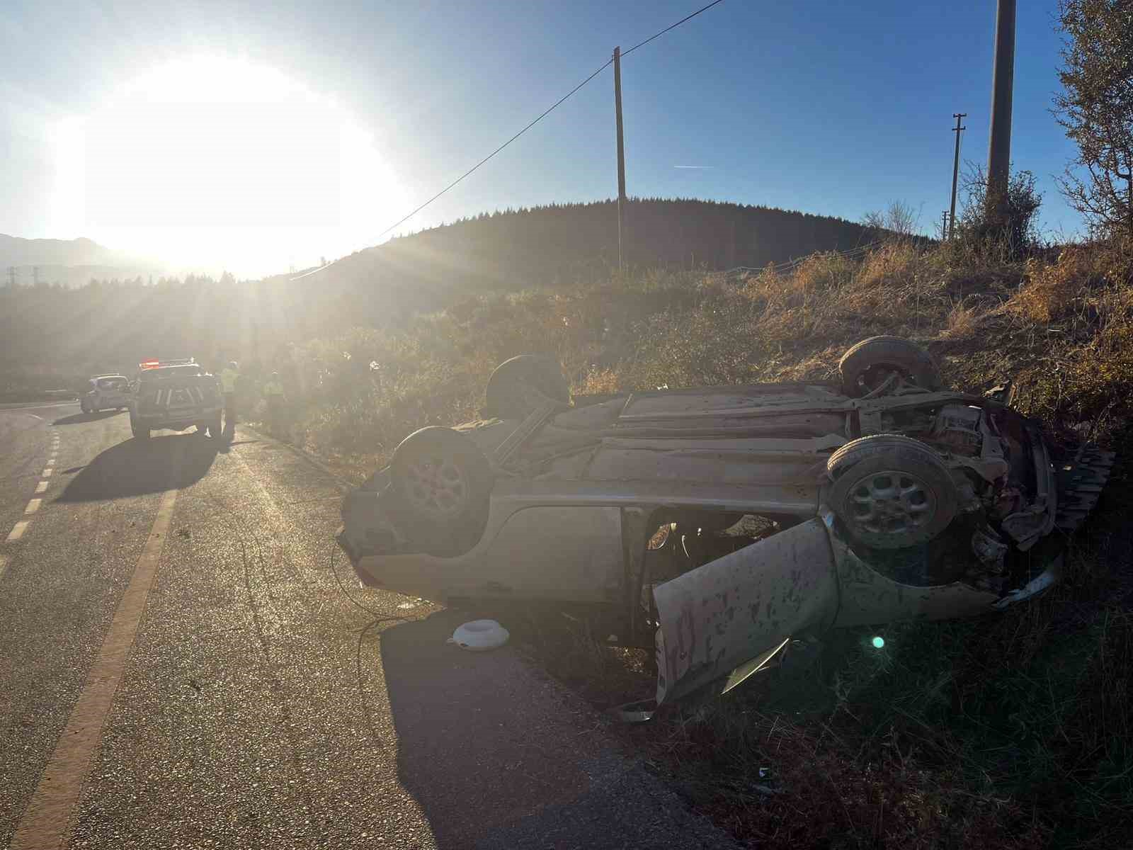 Isparta’da otomobil takla attı: 3 yaralı
