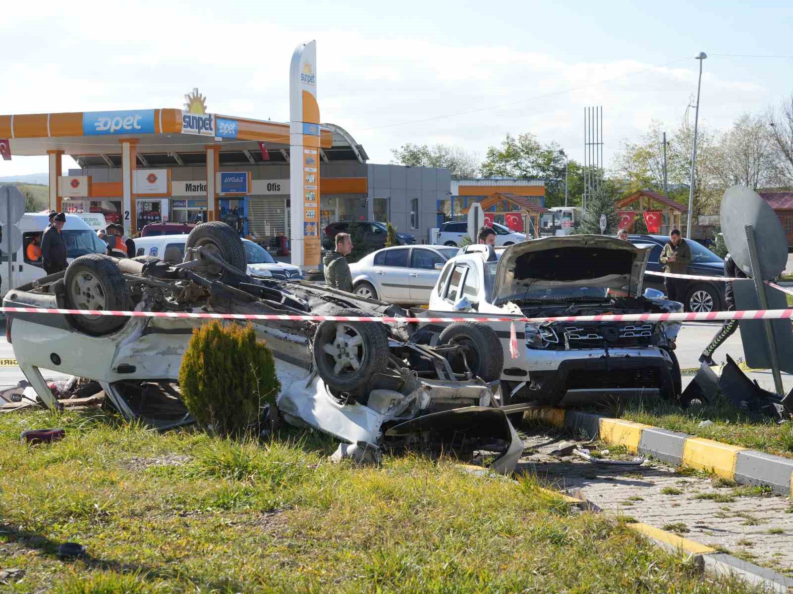 Fiat Tofaş marka otomobilin altında kalan sürücü feci şekilde can verdi
