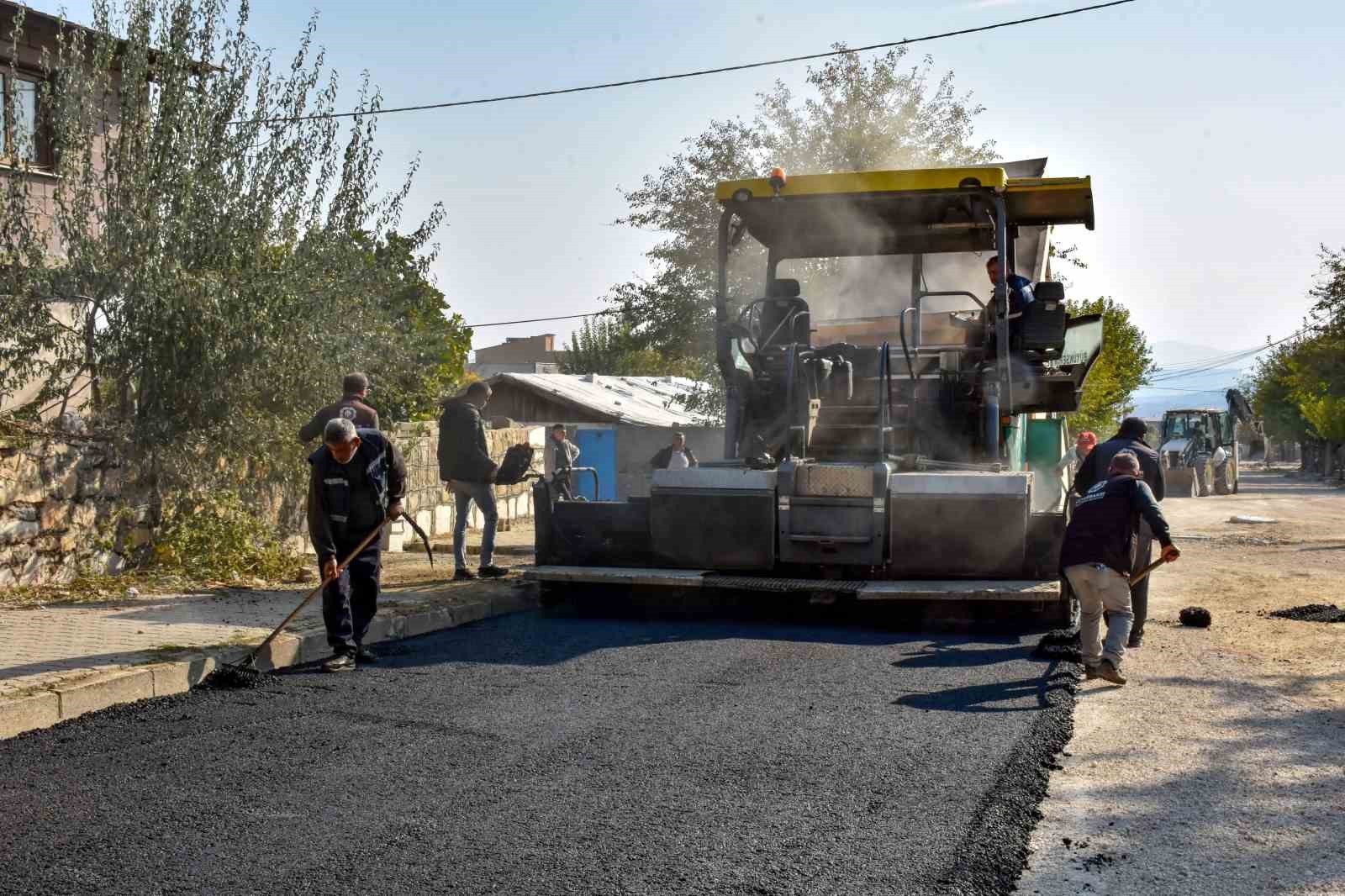 Lice yolları asfaltlanıyor
