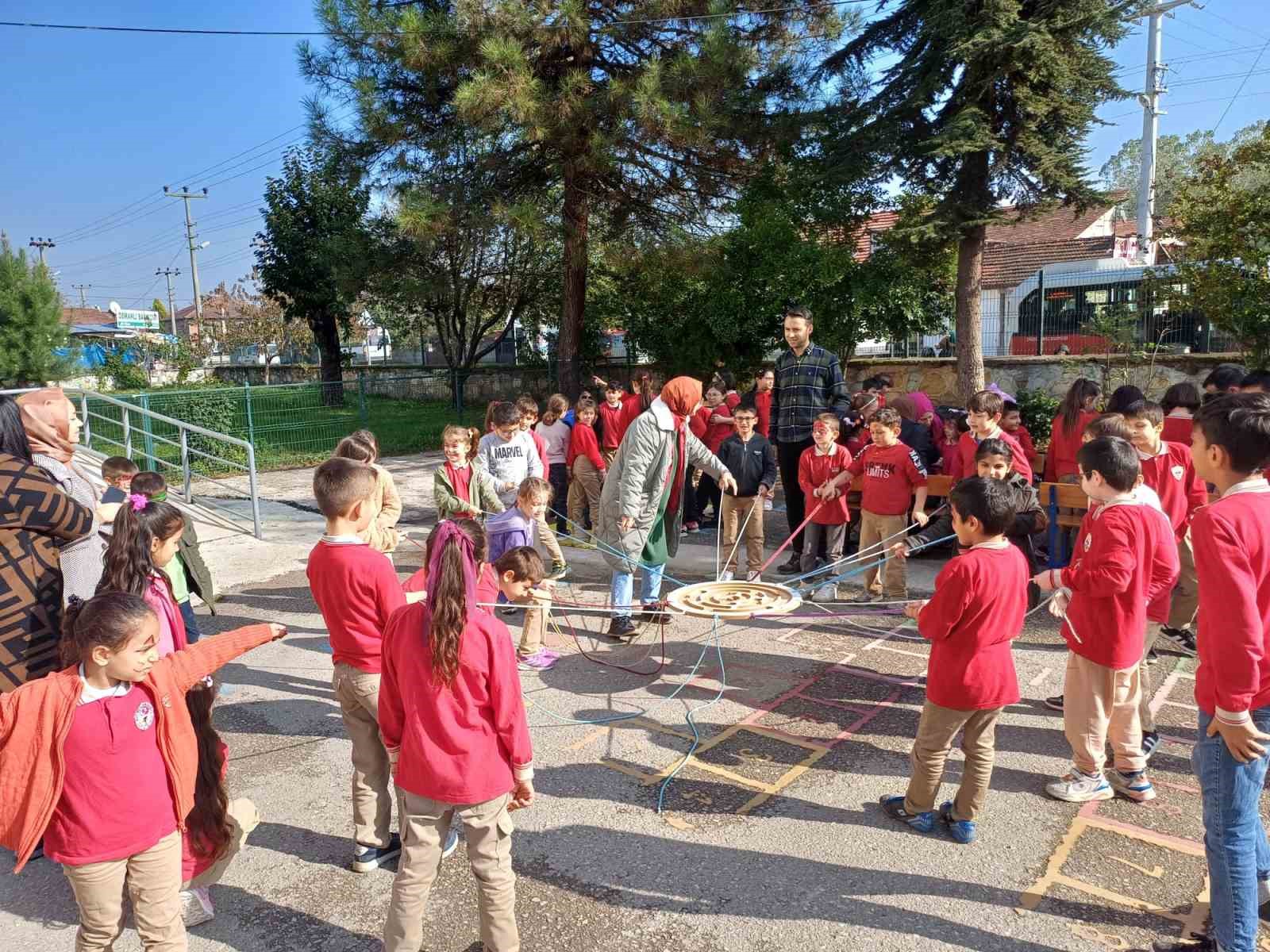 Geleneksel çocuk oyunları etkinliği başladı
