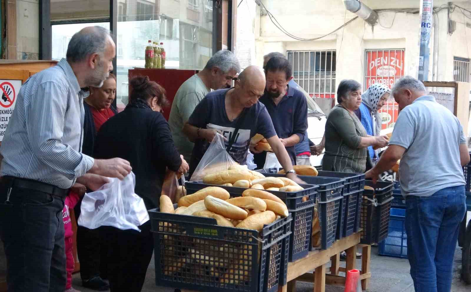 Mersin’de 4 liralık ekmek ’kapış kapış’ gidiyor
?v=1