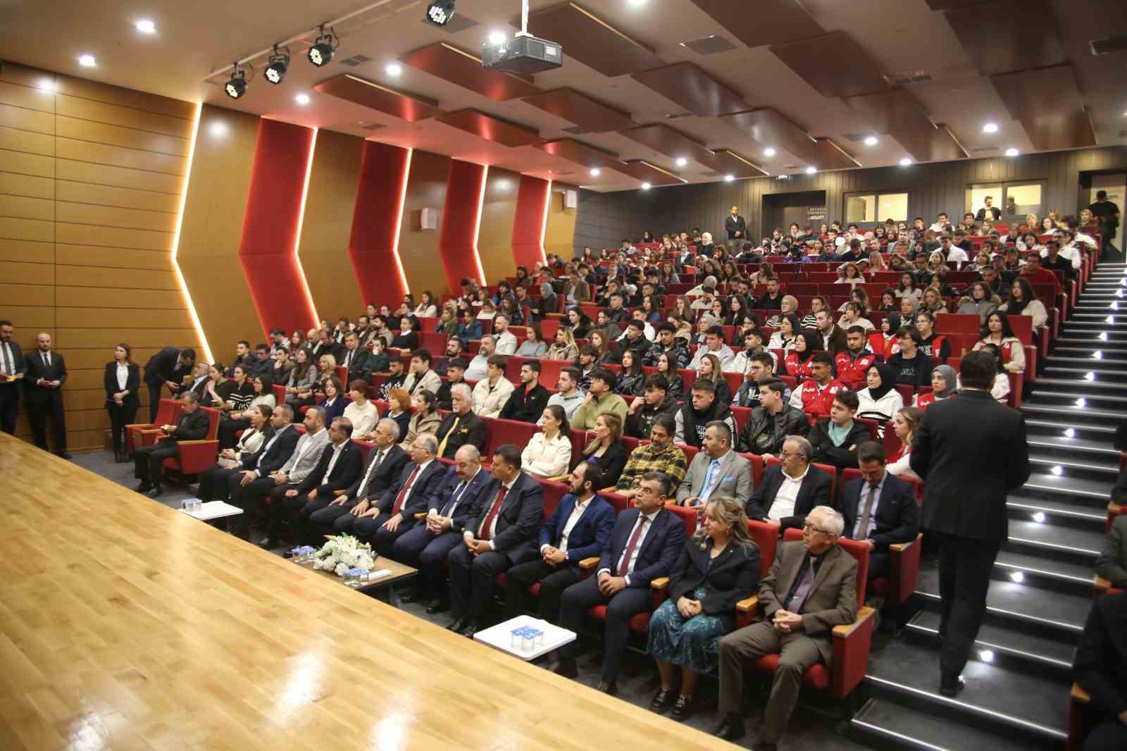 Mustafa Varank:  Maaşlı bir iş tercih edeceğinize girişimci olmanızı öneriyorum 
