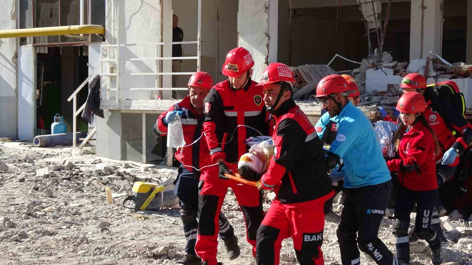 Burdur’da 5,7 şiddetindeki deprem tatbikatında gerçeği aratmayan görüntüler
