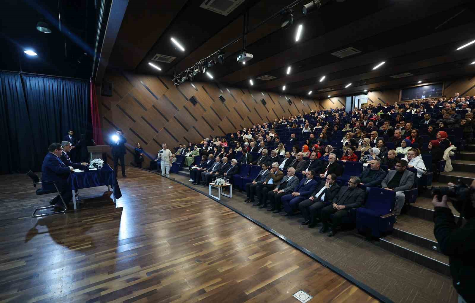 Başkan Alemdar:  İnşa edilecek yeni ve güçlü Sakarya’da gençlerimiz kendi hikayesini yazacak 
