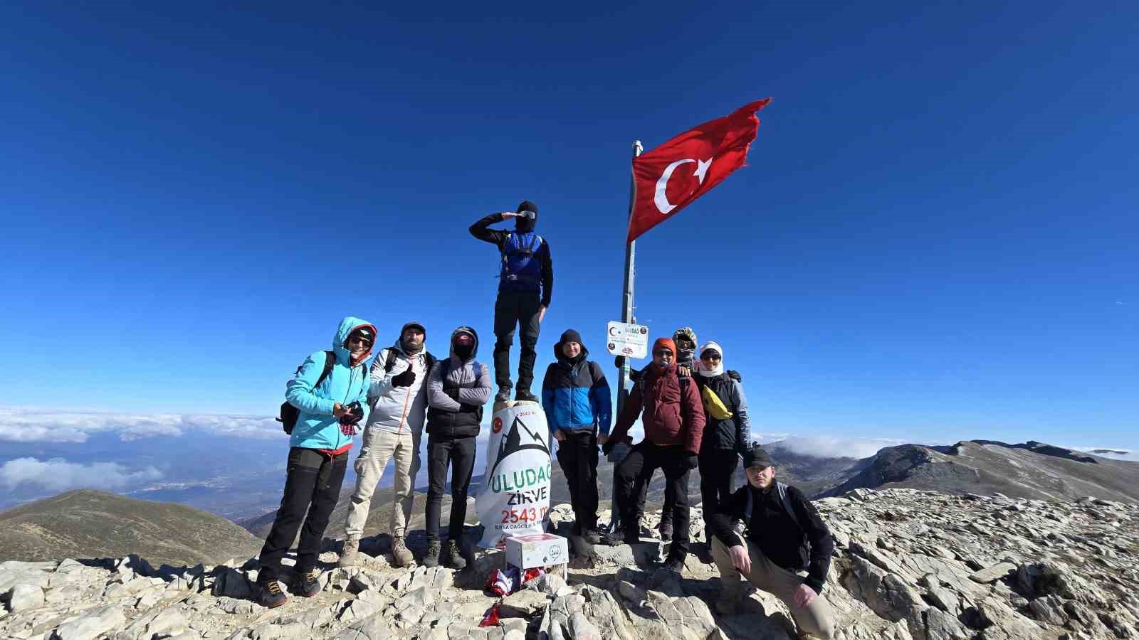 Eskişehir Doğa Aktiviteleri Grubu 10 Kasım vesilesiyle Uludağ’a tırmandı.
