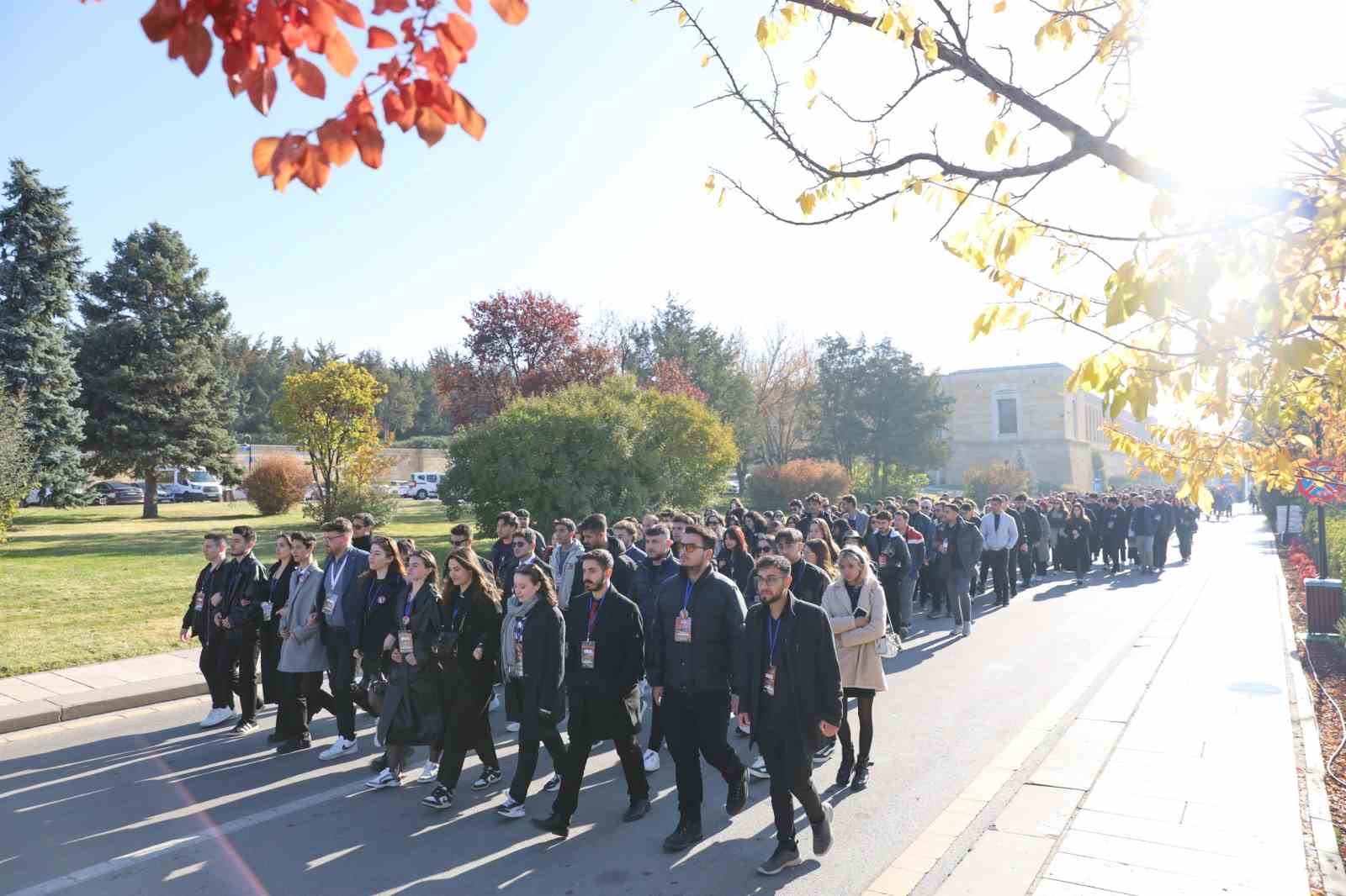 Bursalı 550 genç, Anıtkabir’de
?v=1