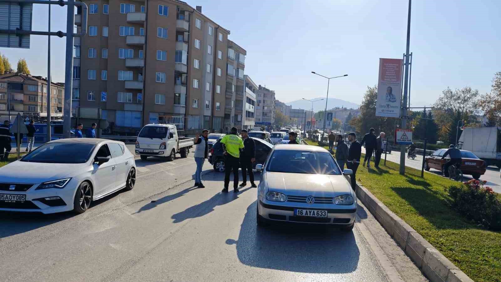 Bursa’da zincirleme kaza: 2 yaralı
