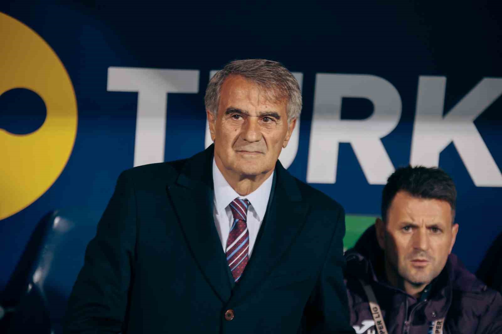 Trendyol Süper Lig: Çaykur Rizespor: 1 - Trabzonspor: 1 (İlk yarı)
