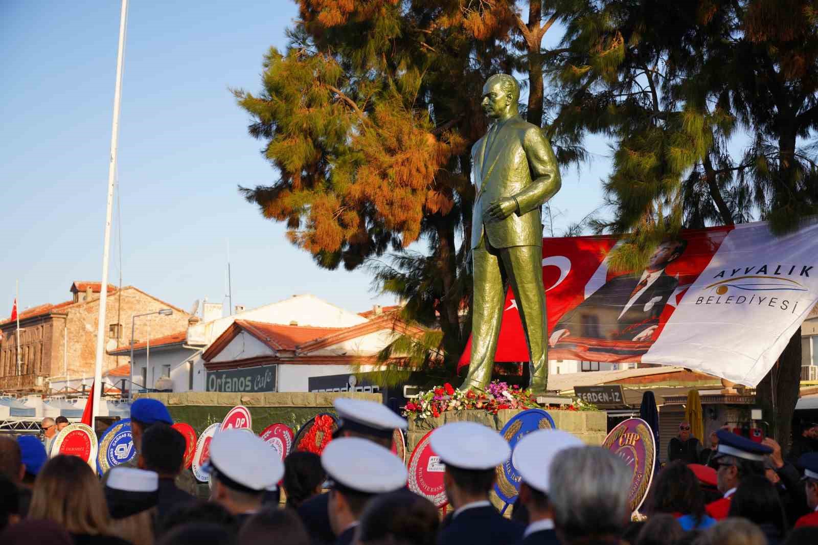 Ayvalık’ta Atatürk hüzünle anıldı
?v=1