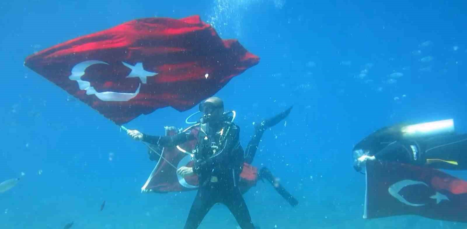 Fethiye’de Atatürk’ü deniz dibinde andılar
?v=1