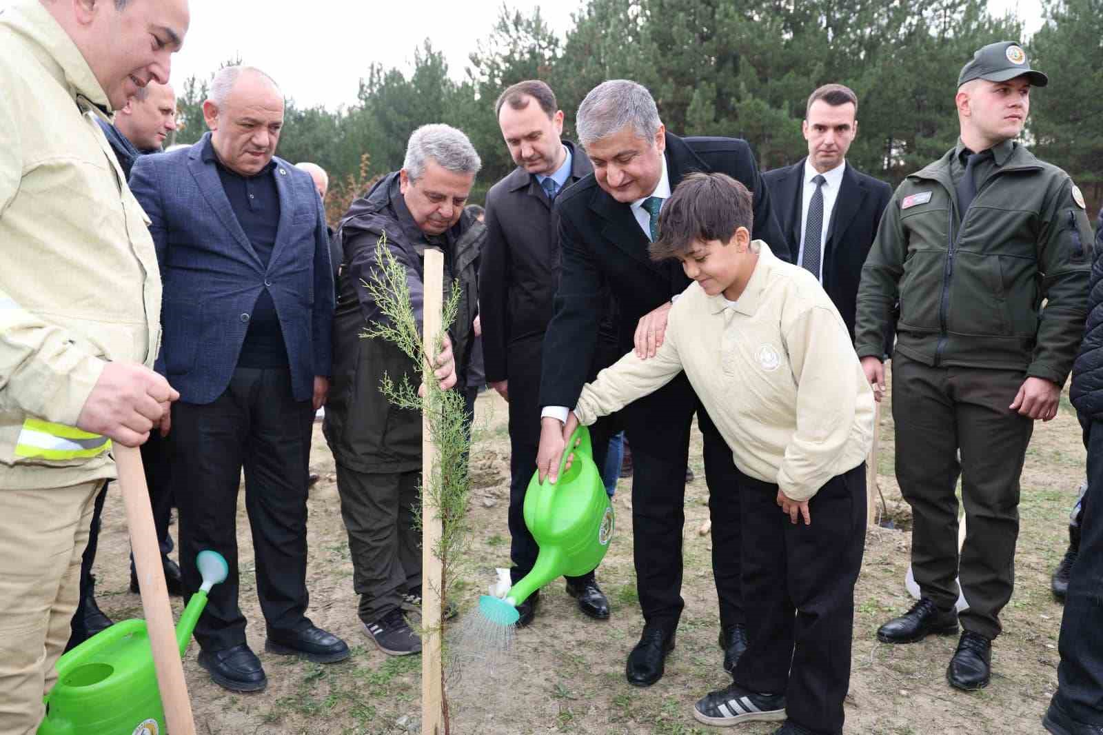 ‘Geleceğe Nefes’ için fidanlar toprakla buluştu
