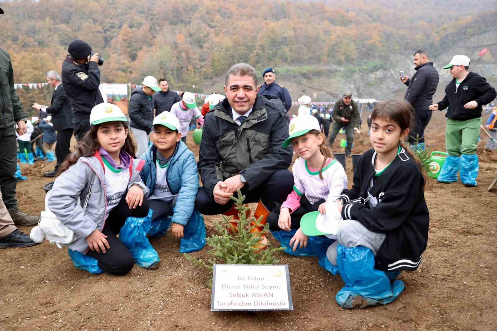 Binlerce fidan toprakla buluştu
