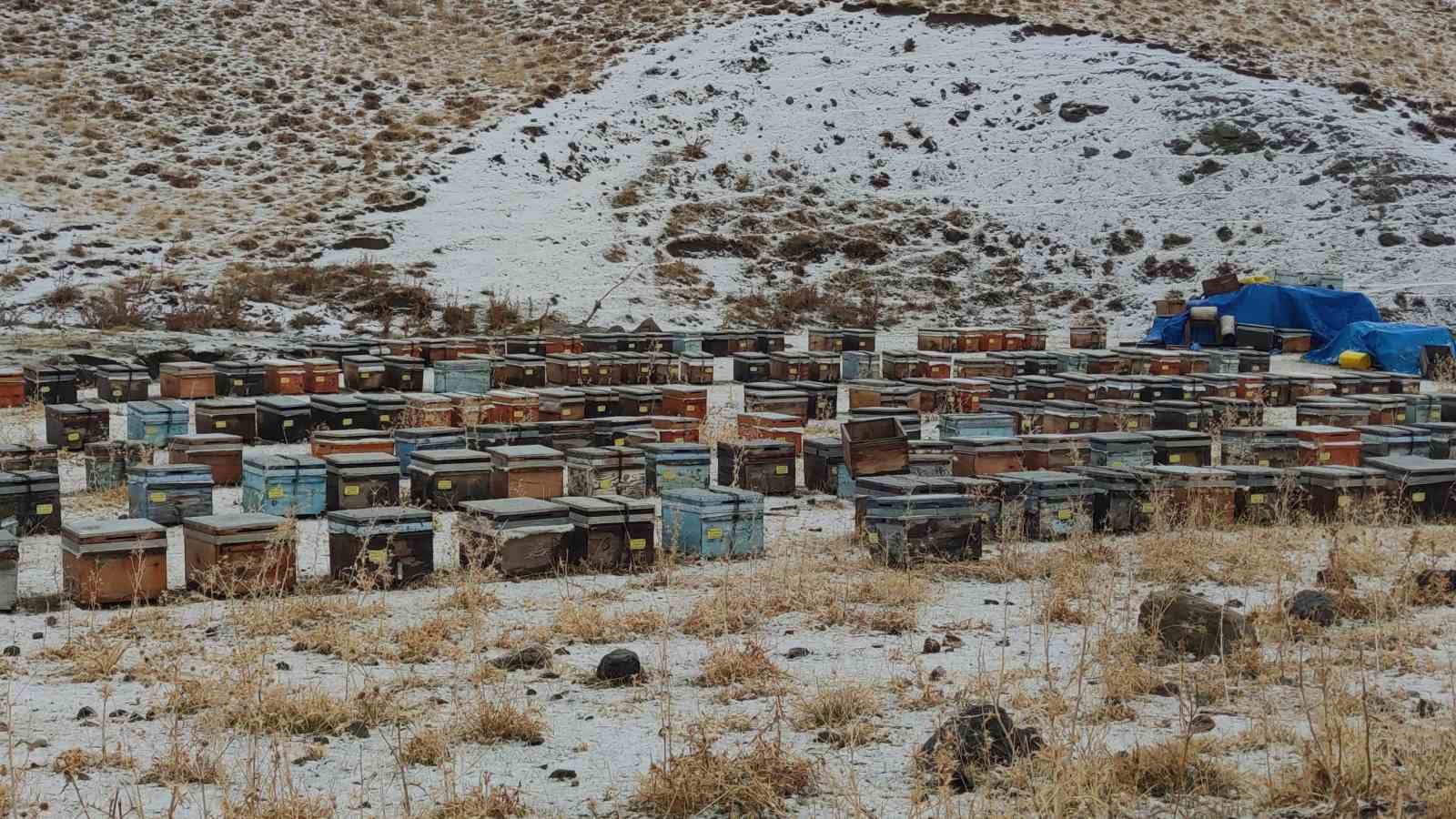 Bahçesaray Kaymakamlığından sürücülere  zorunlu olmadıkça yola çıkmayın  uyarısı
