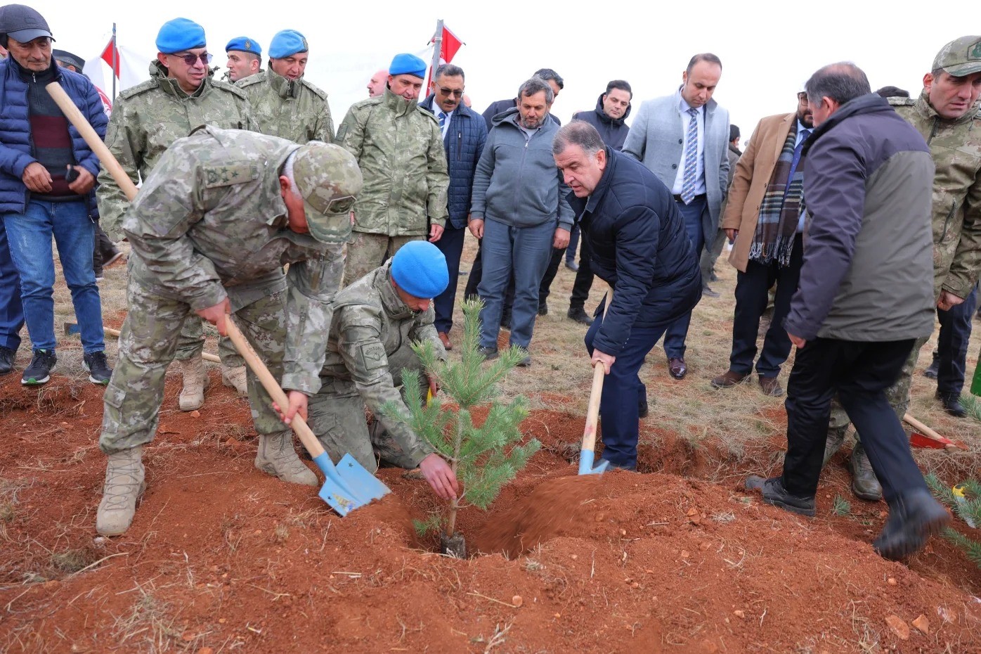 Geleceğe nefes için fidan dikildi
?v=1