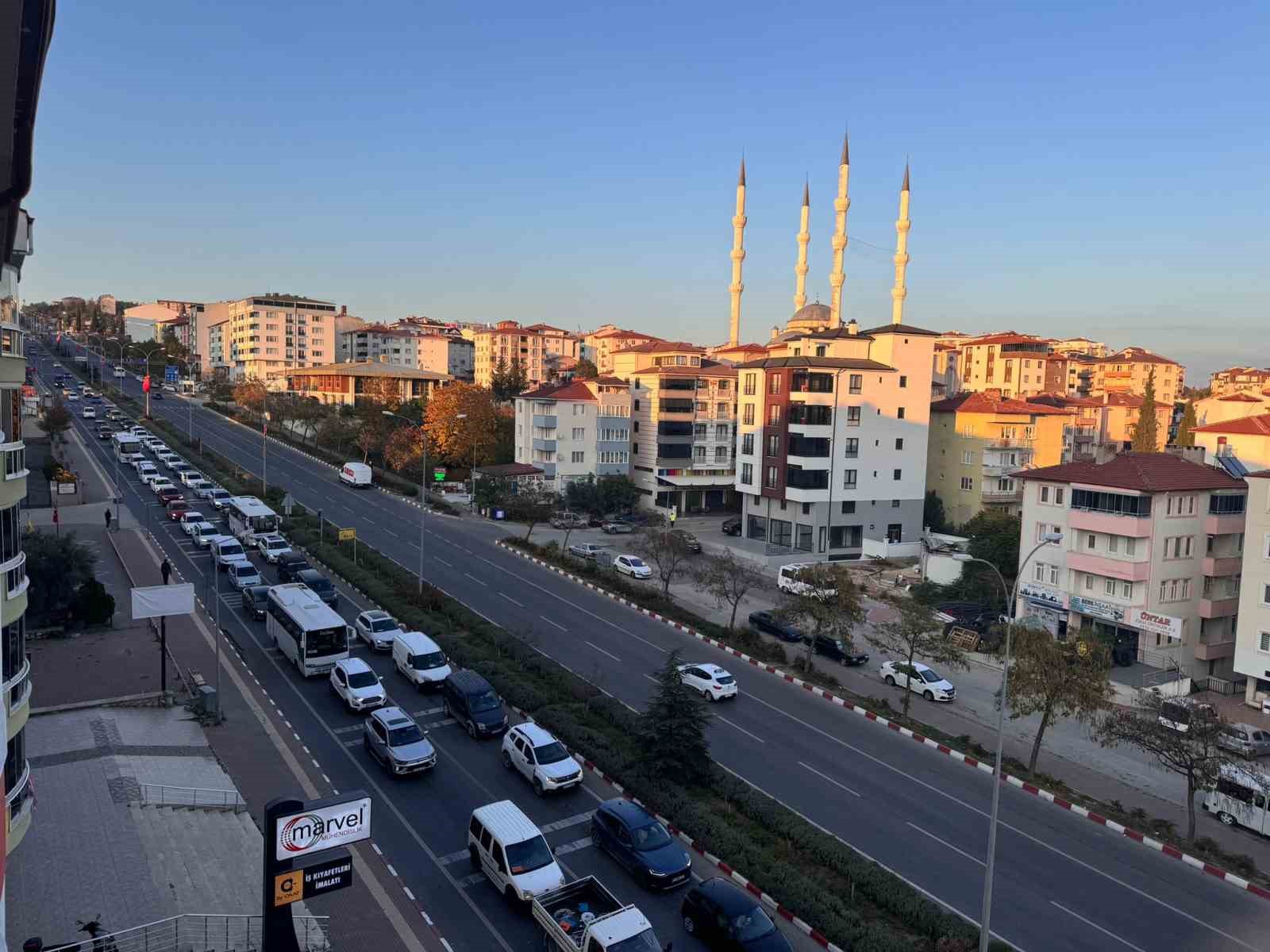 Bilecik araç trafiğinden yaşanmaz bir şehir haline geldi
