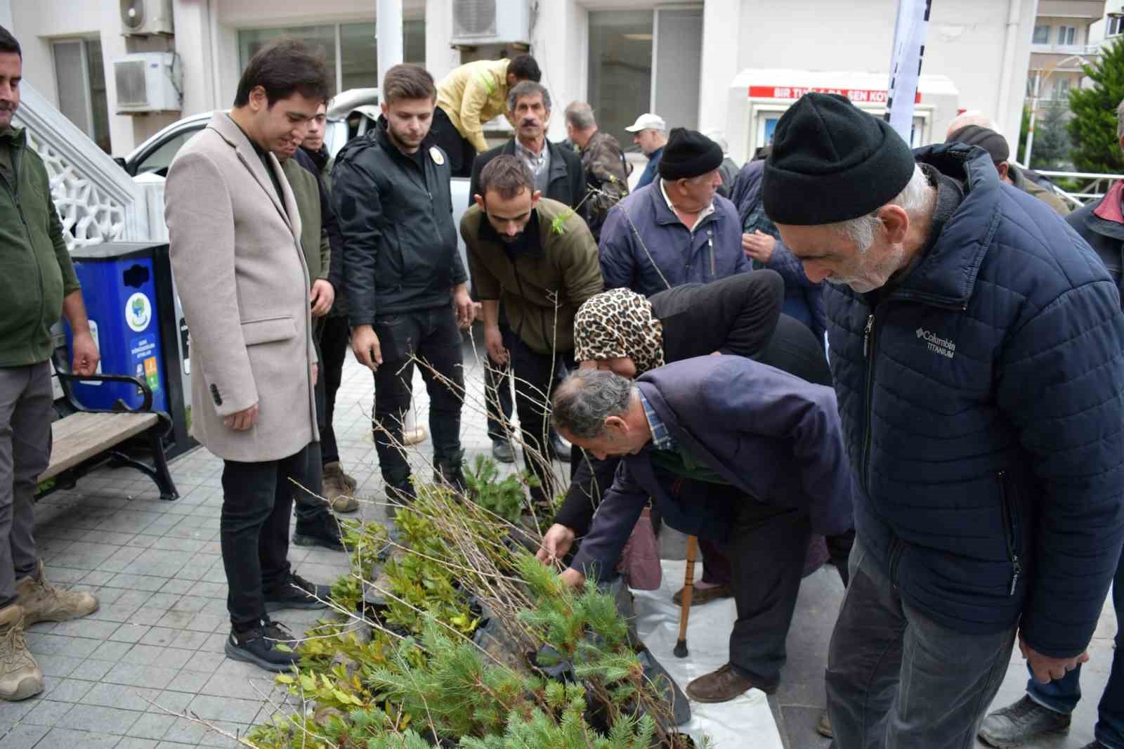 Türkeli’de vatandaşlara ücretsiz fidan dağıtıldı
?v=1