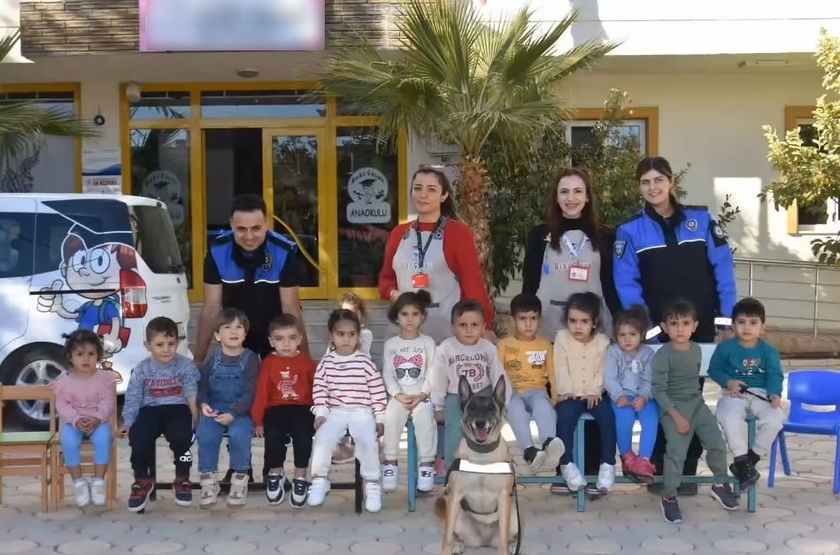 Adıyaman’da minik öğrencilere polislik mesleği tanıtıldı
?v=1