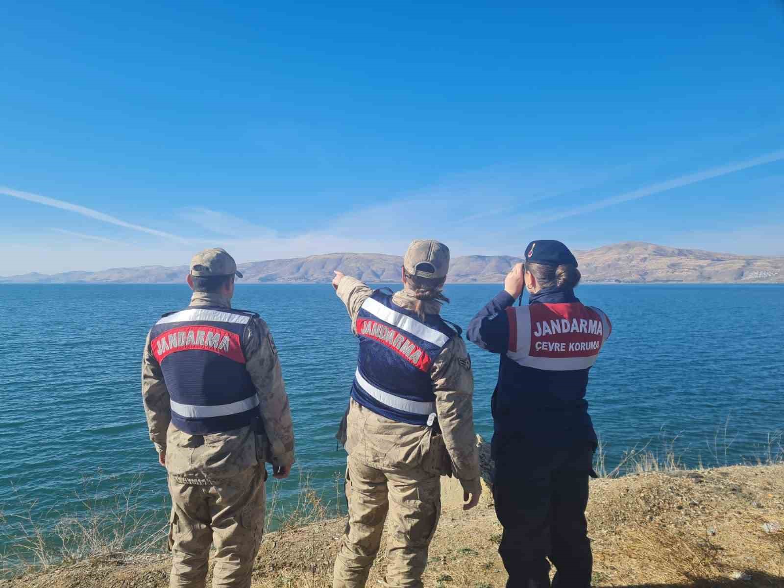 Elazığ’da ot yangınını jandarma ekipleri söndürdü
