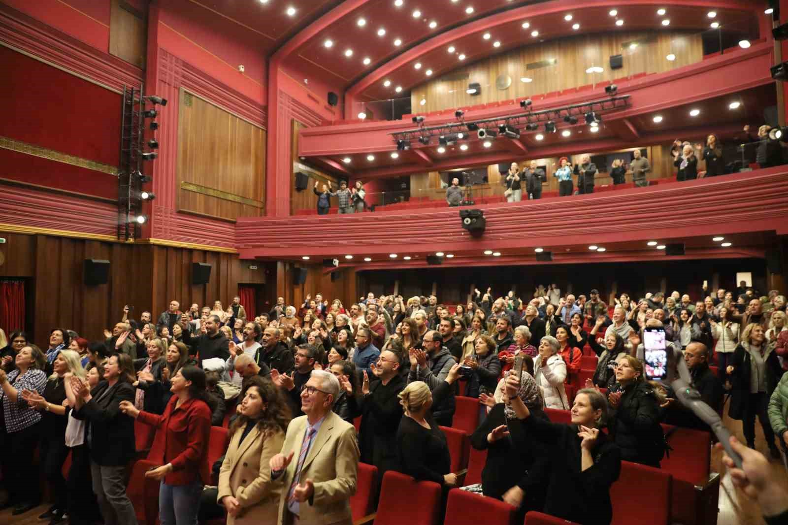 Bursa’da Feryal Öney ile türkü dolu gece
?v=1