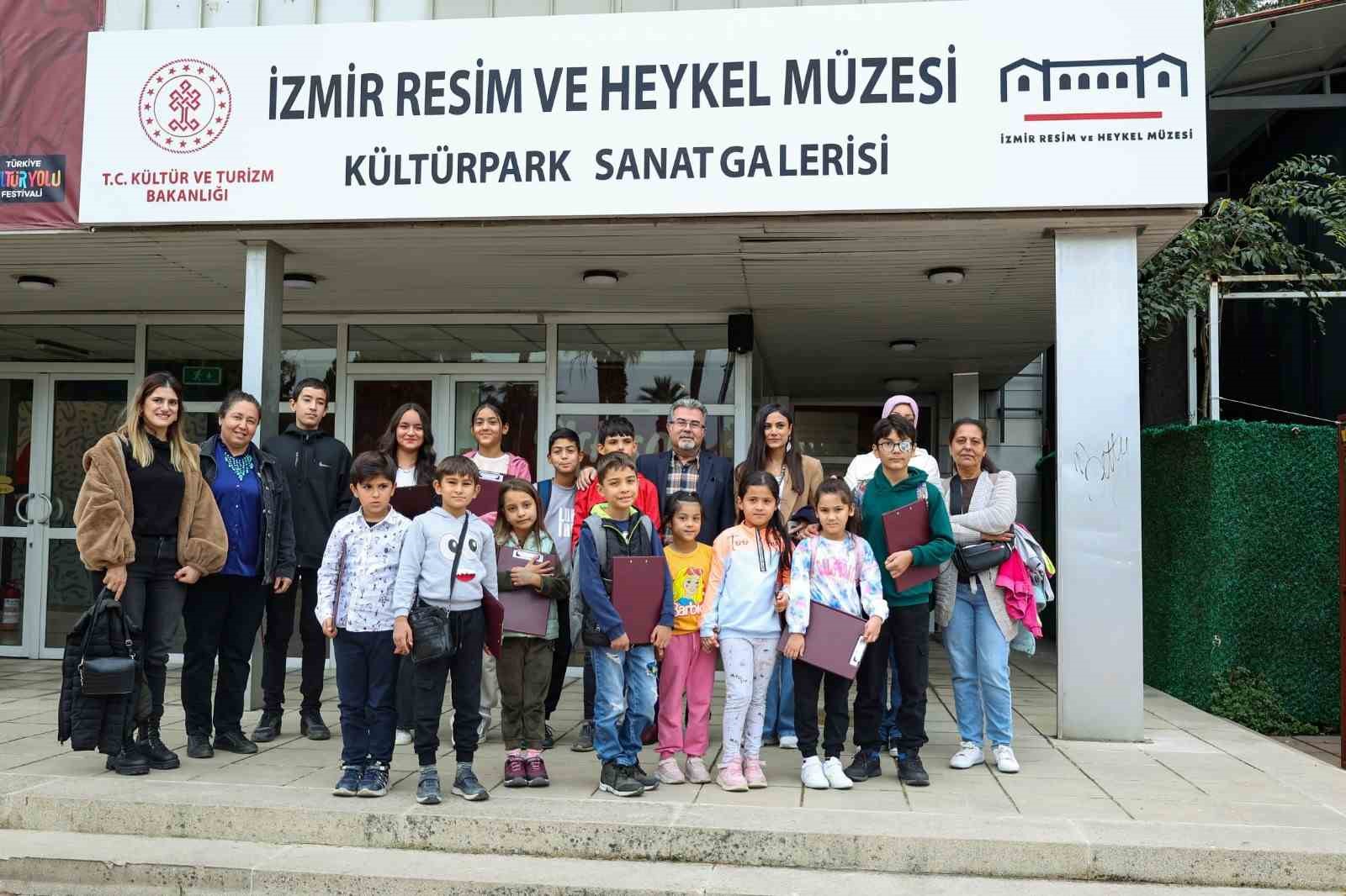 Efeler’in minik ressamları Picasso Sergisi’ne katıldı
?v=1