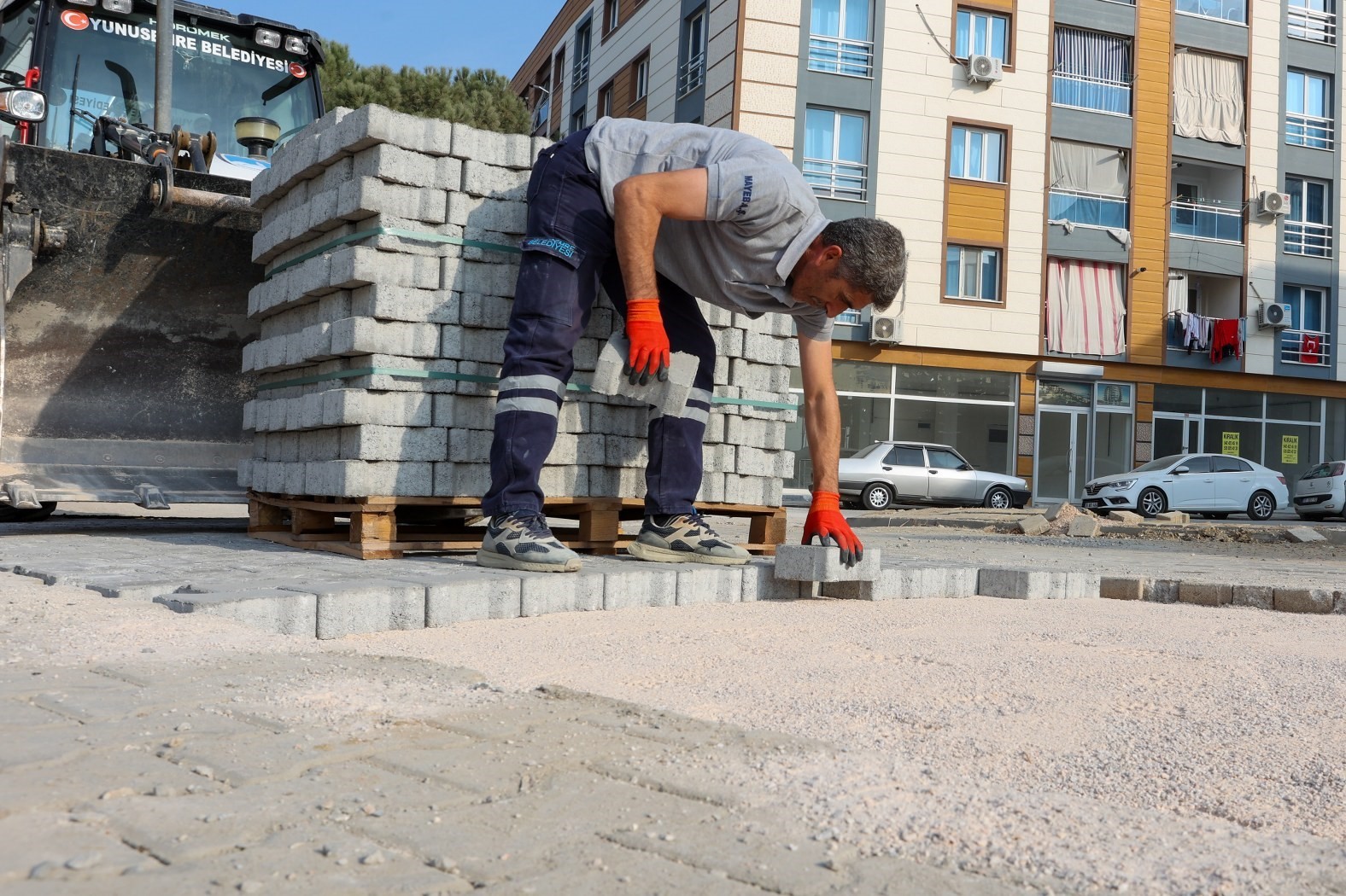 Muradiye’de sokaklar Yunusemre ile güzelleşiyor^
