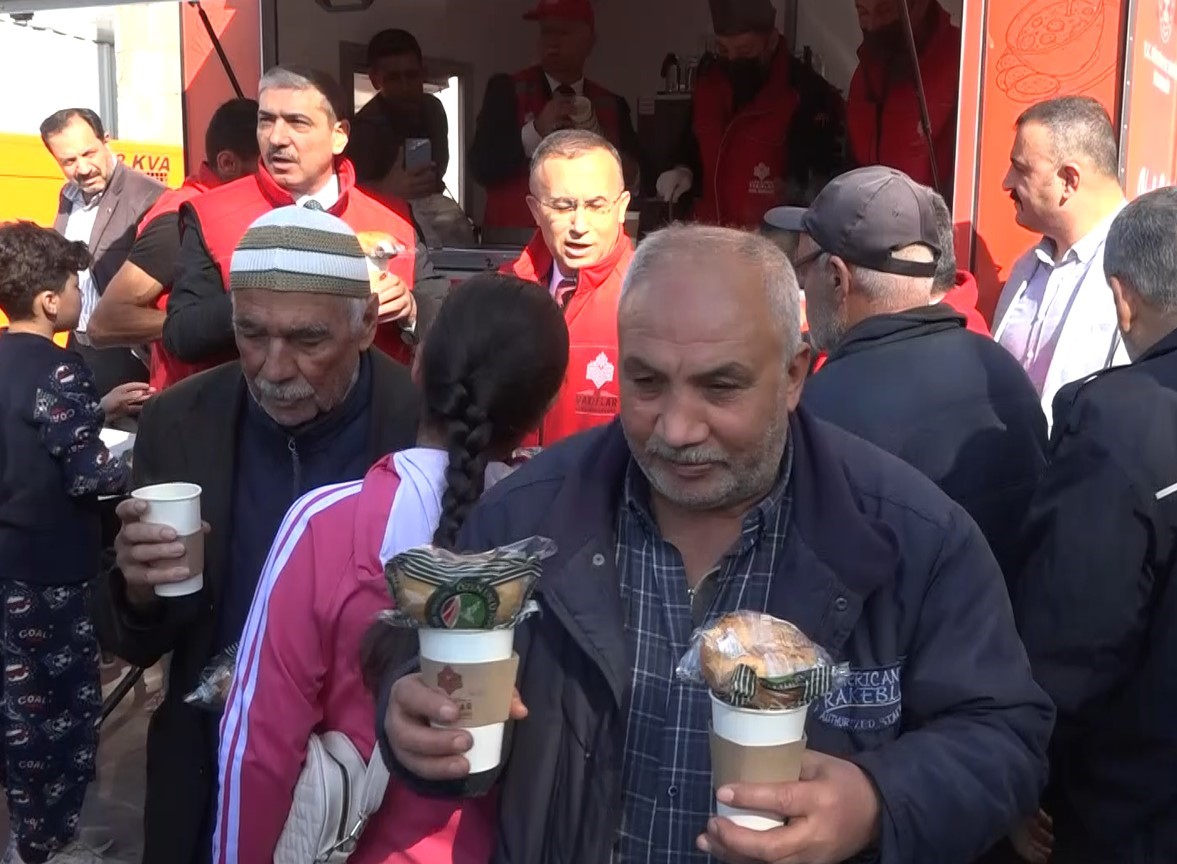 Vakıflardan tarihi Alaüddevle Cami cemaatine çorba ikramı
?v=1