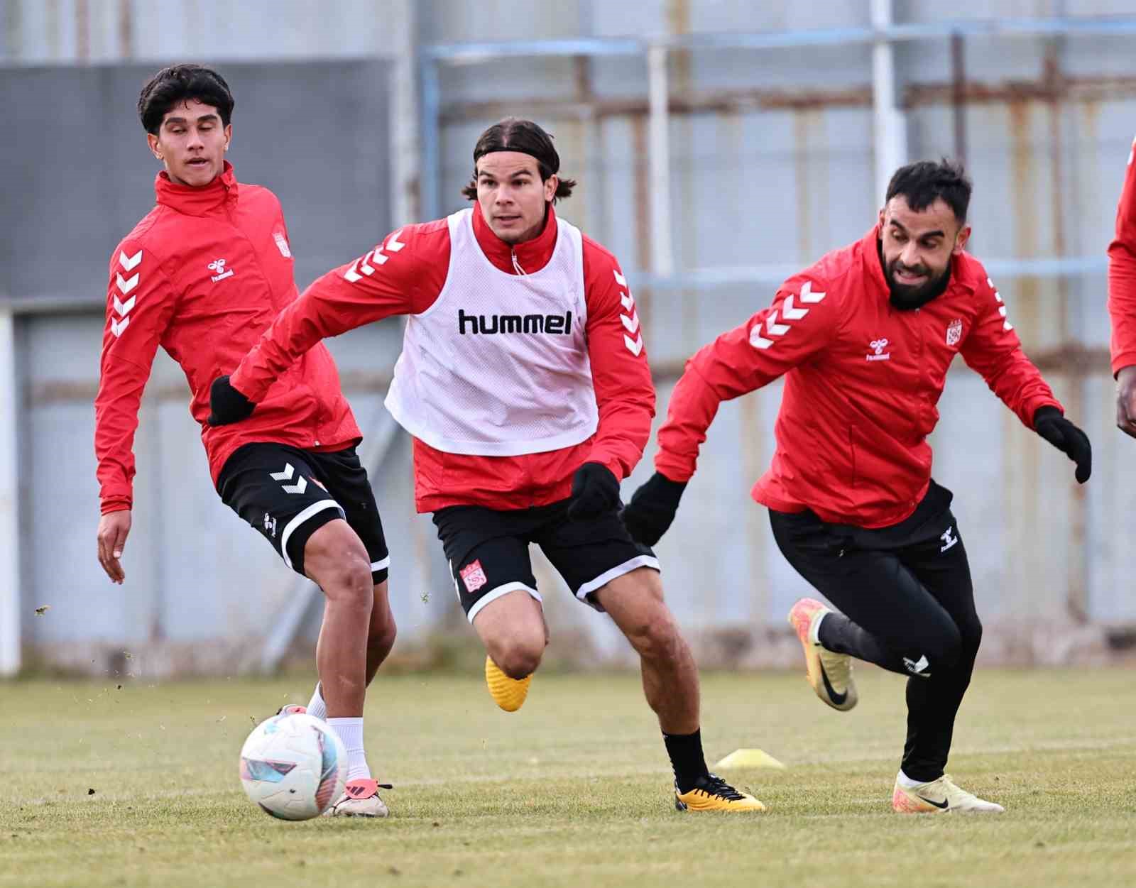 Sivasspor, Kasımpaşa maçı hazırlıklarına başladı
?v=1