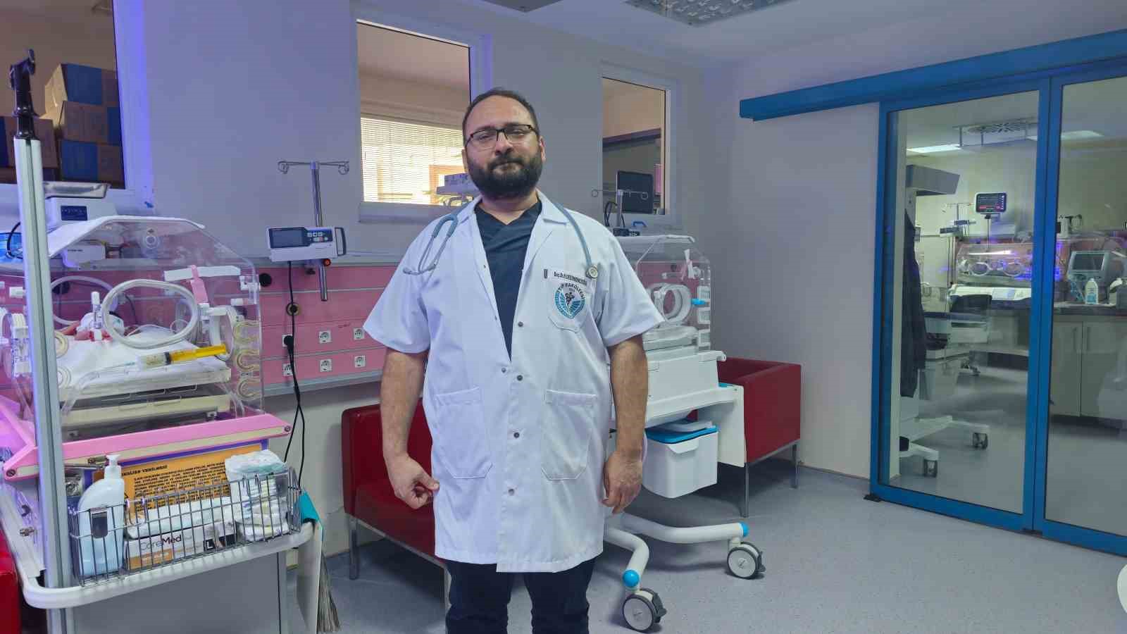 Doç. Dr. Değirmencioğlu: “ Prematüre bebek, tıbbi desteğin yanı sıra aile sevgisi ve sabrını da gerektirir.”
?v=1