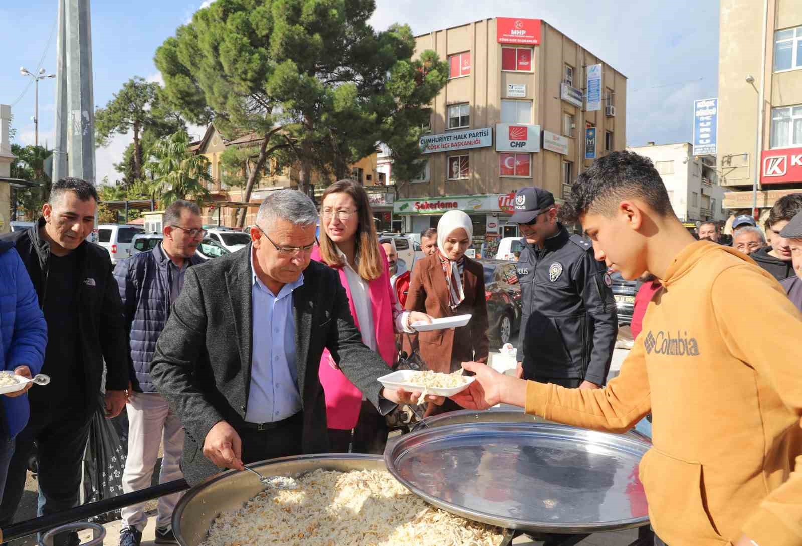 Köşk emniyeti yeni araçları için pilav hayrı gerçekleştirdi
?v=1