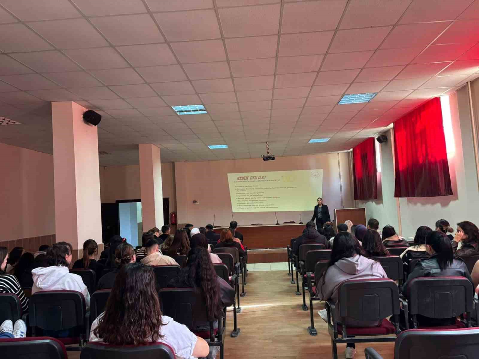 ADÜ’de ilginç seminer: Öğrenci ve akademisyenlere “Eş Seçimi ve Evlilik” konulu seminer verildi
?v=1