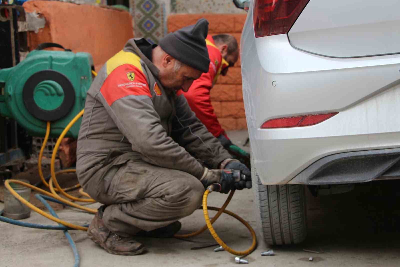 Van’daki oto lastikçilerde hareketlilik başladı
?v=1